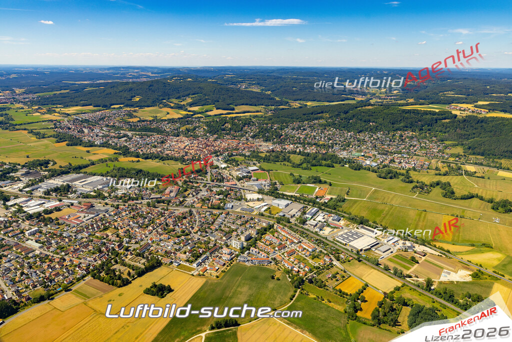 Aktuelles Luftbild von  Hersbruck - Die Luftaufnahme wurde 2022 mittels UL-Flugzeug erstellt ( keine Drohne ) - hochauflösende Kamera-Systeme von  Canon -Beste Qualität - Für grossformatige Ausdrucke geeignet. Die Geschenkidee !