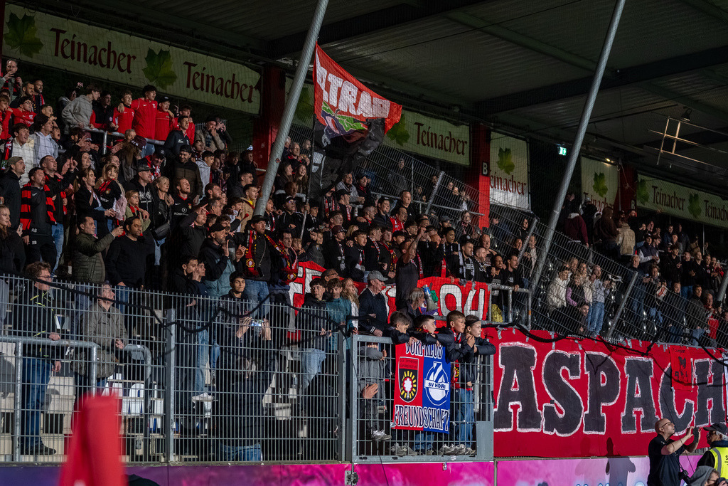 SG Sonnenhof Großaspach vs. SGV Freiberg, Fussball, Regionalliga Suedwest, 30. Spieltag, 22.04.2026 | SG Sonnenhof bedankt sich bei den Fans,SG Sonnenhof Großaspach vs. SGV Freiberg, Fussball, Regionalliga Suedwest, 30. Spieltag, 22.04.2026