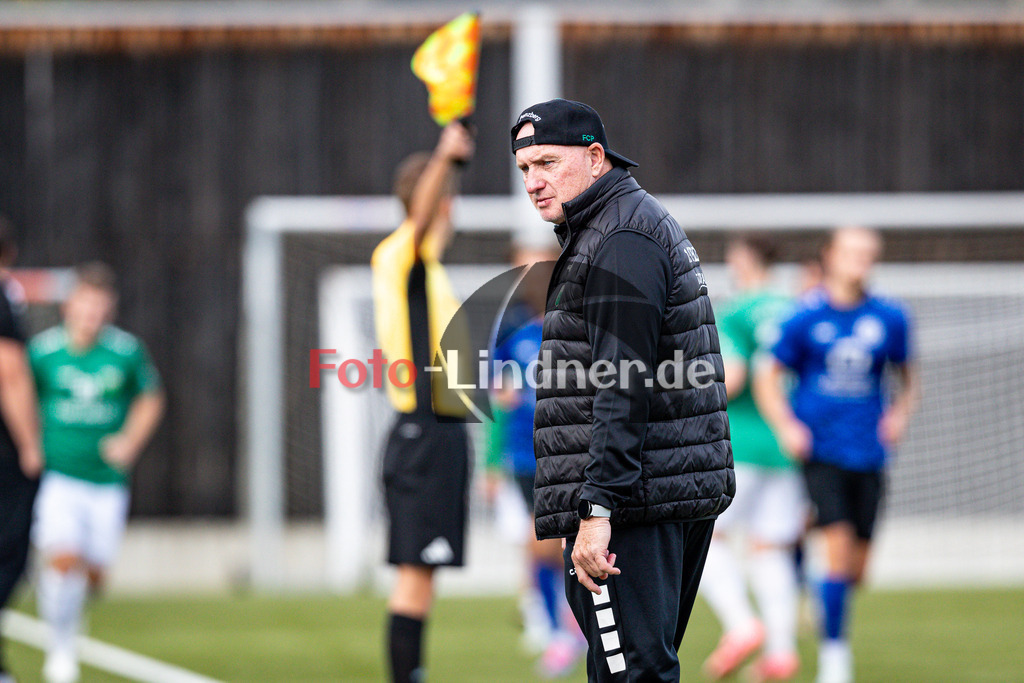 1. FC Penzberg gegen FC Wacker München | Bezirksliga Oberbayern Süd 3, 1. FC Penzberg gegen FC Wacker München, 20241012,Wolfgang KREBS (1. FC Penzberg Trainer,2024-10-12 in Penzberg (Stadion an der Karl-Wald-Straße), Wolfgang KREBS (1. FC Penzberg TrainerCopyright: WolfgangxLindner www.foto-lindner.de