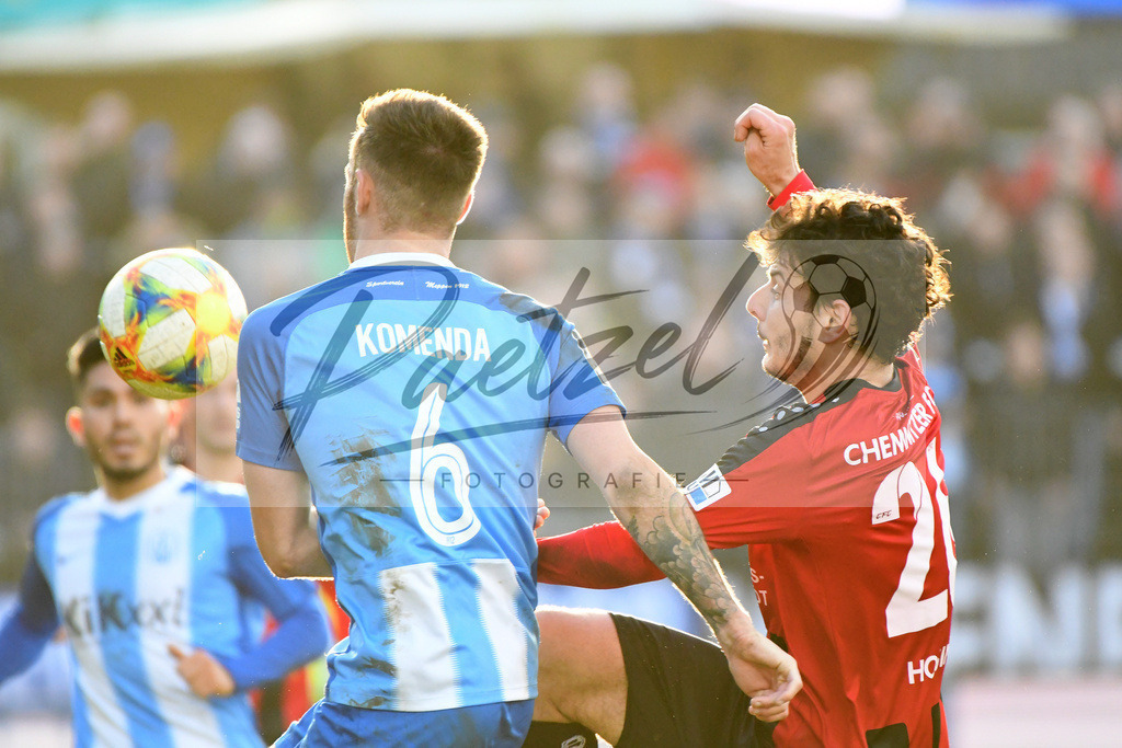 20200201_MEPCHE_0070 | Fußball, Herren: Marco Komenda (SV Meppen) und Philipp Hosiner (Chemnitzer FC) im Zweikampf waehrend des Spiels der 3. Liga zwischen SV Meppen und Chemnitzer FC in der Haensch-Arena am 01.02.2020 in Meppen, Deutschland. DFB / DFL REGULATIONS PROHIBIT ANY USE OF PHOTOGRAPHS AS IMAGE SEQUENCES AND/OR QUASI-VIDEO. - Realisiert mit Pictrs.com