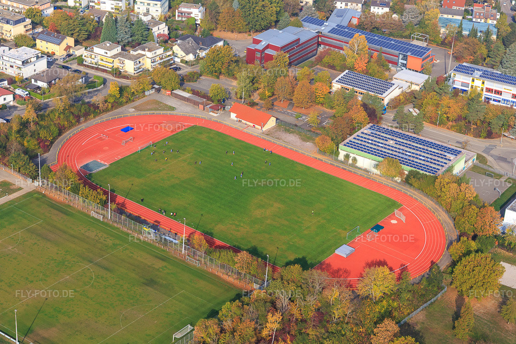 Luftbild: Sportplatz an der ehemaligen Mackensen-Kaserne in Bad Bergzabern im Bundesland Rheinland-Pfalz in Deutschland. Foto: IMG_112153.jpg vom 20.10.2018 durch Werner Riehm/FLY-FOTO.de