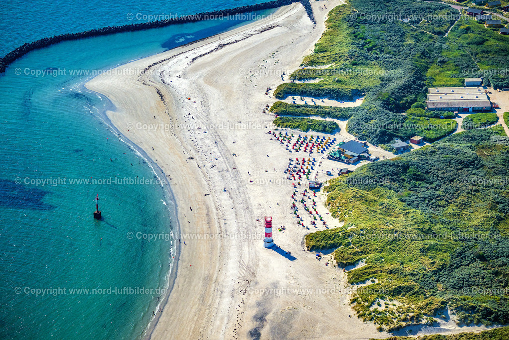 Helgoland_Düne_Leuchtturm_ELS_3918280824 | HELGOLAND 28.08.2024 Küsten- Landschaft am Sandstrand mit dem Leuchtturm auf der Helgoland-Düne in Helgoland im Bundesland Schleswig-Holstein. // Coastal landscape on the sandy beach with the lighthouse on the Helgoland dune in Heligoland in the state of Schleswig-Holstein. Foto: Martin Elsen