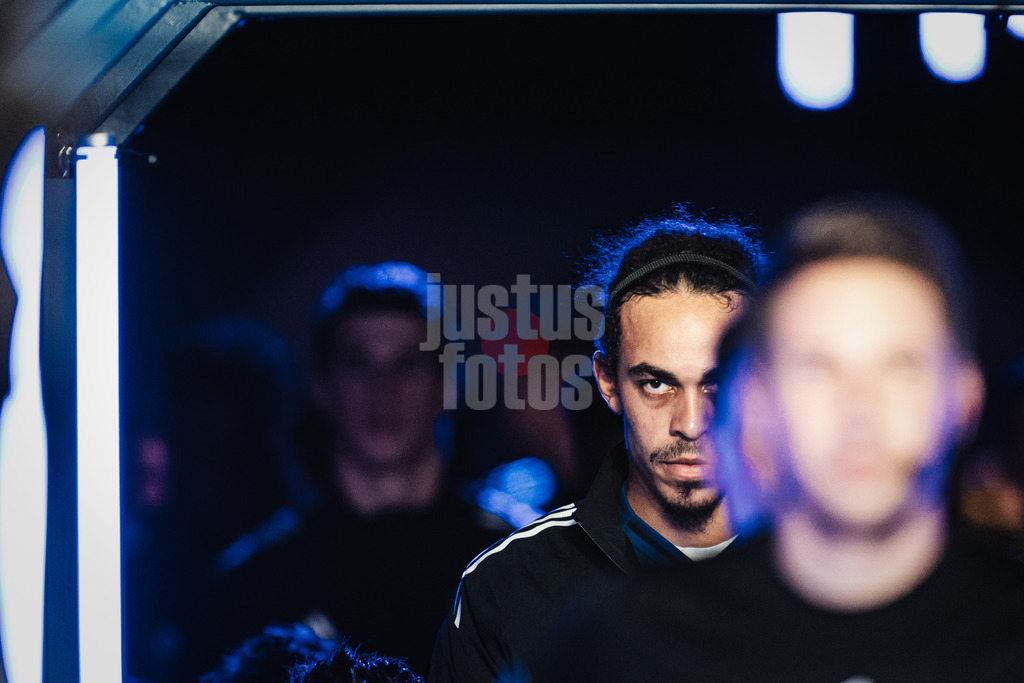 Fußball | Männer | Saison 2025/2026 | 1. Fußball-Bundesliga | 10. Spieltag | Hamburger SV vs. Borussia Dortmund | 08.11.2025 | Yussuf Poulsen (#15, HSV) Einlauf ins Stadion