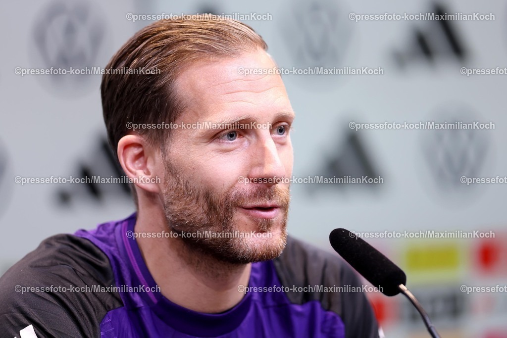 DFB22032501005 | 22.03.2025, Fußball, Abschlusstraining und Pressekonferenz vor dem Nations League  Viertelfinale Deutschland - Italien, Signal Iduna Park, Saison 2024 2025: Torwart Oliver Baumann (GER #01) DFB regulations prohibit any use of photographs as image sequences and or quasi-video.