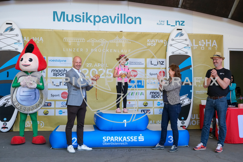 ..... | LINZ,AUSTRIA,27.April 24, Int. 3 Brückenlauf Linz  , Image shows: Photo: WAPICS / Michael ring