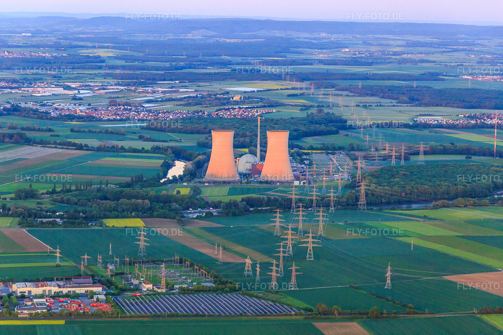 Luftbild: Preussenelektra GmbH — Kernkraftwerk Grafenrheinfeld am Main bei Sonnenuntergang in Grafenrheinfeld im Bundesland Bayern in Deutschland. Foto: IMG_099955.jpg vom 25.05.2017 durch Werner Riehm/FLY-FOTO.deWWW.PREUSSENELEKTRA.DE