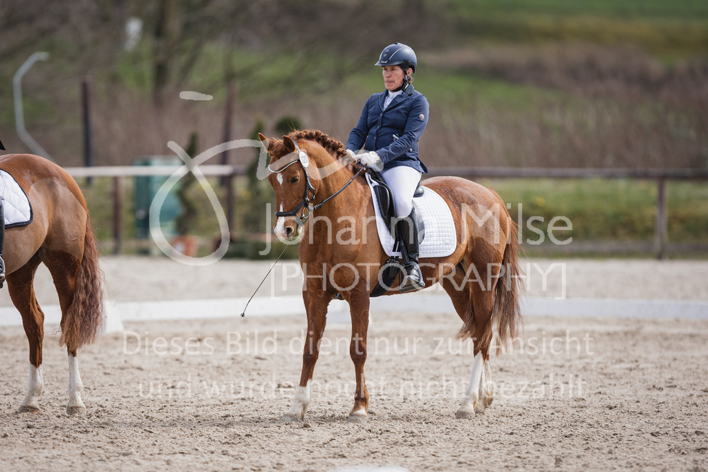 230410_Frühlingsfest_A-Dressur-520 | Deine schönsten Turniermomente als professionelle Fotos! Entdecke hochwertige Pferdesport-Fotografie im Online-Shop. Jetzt Fotos finden & bestellen!