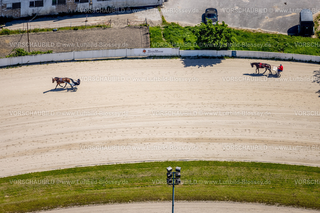 Gelsenkirchen230510958 | Luftbild, Trabrennbahn, Pferd und Jockey im Sulky, Feldmark, Gelsenkirchen, Ruhrgebiet, Nordrhein-Westfalen, Deutschland