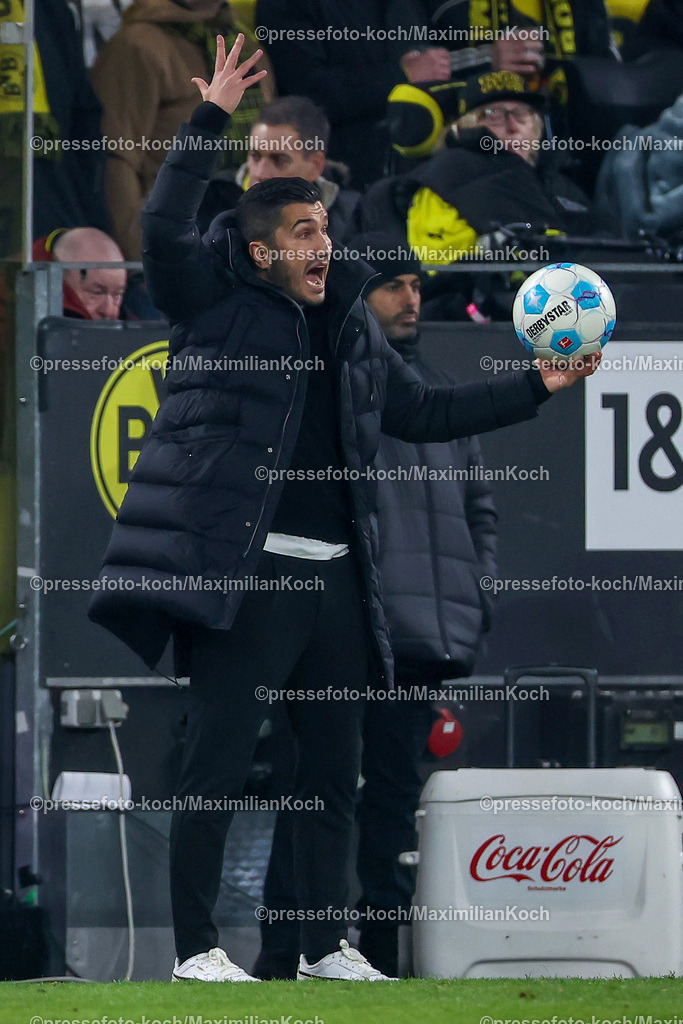 BVB30112402128 | 30.11.2024, Borussia Dortmund - FC Bayern München, 1. Fußball Bundesliga, 12. Spieltag, Signal Iduna Park, Saison 2024 2025: Trainer Nuri Sahin (Cheftrainer BVB) steht wild gestikulierend mit dem Spielball in der Hand am Spielfeldrand und bekommt kurz darauf eine Gelbe Karte.DFB regulations prohibit any use of photographs as image sequences and or quasi-video.