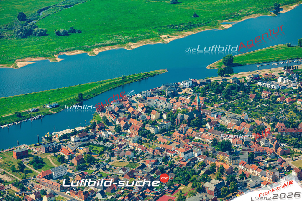 Luftbild Vs Google Maps  Uferweg  Wittenberge -Das Luftbild wurde 2025 vom UL-Flugzeug heraus erstellt ( keine Drohnenluftbilder ) - Hochauflösende Luftaufnahme -Nicht vergleichbar mit Google Maps oder Satelittenbilder- Die Geschenkidee !Mit Lizenz und Bildrechte bestellbar