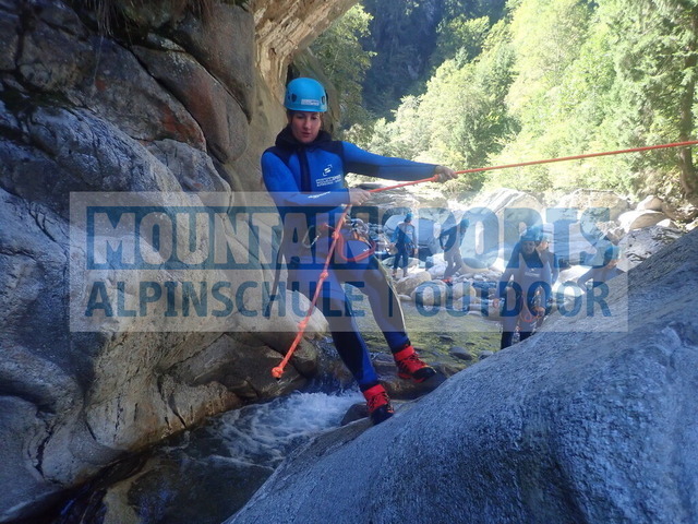 PC020006 | Bestelle die Bilder deines Berg- oder Wasser-Abenteuers mit Mountain Sports bequem von zu Hause aus direkt über unseren Online Fotoshop von pictrs.com. - Realisiert mit Pictrs.com