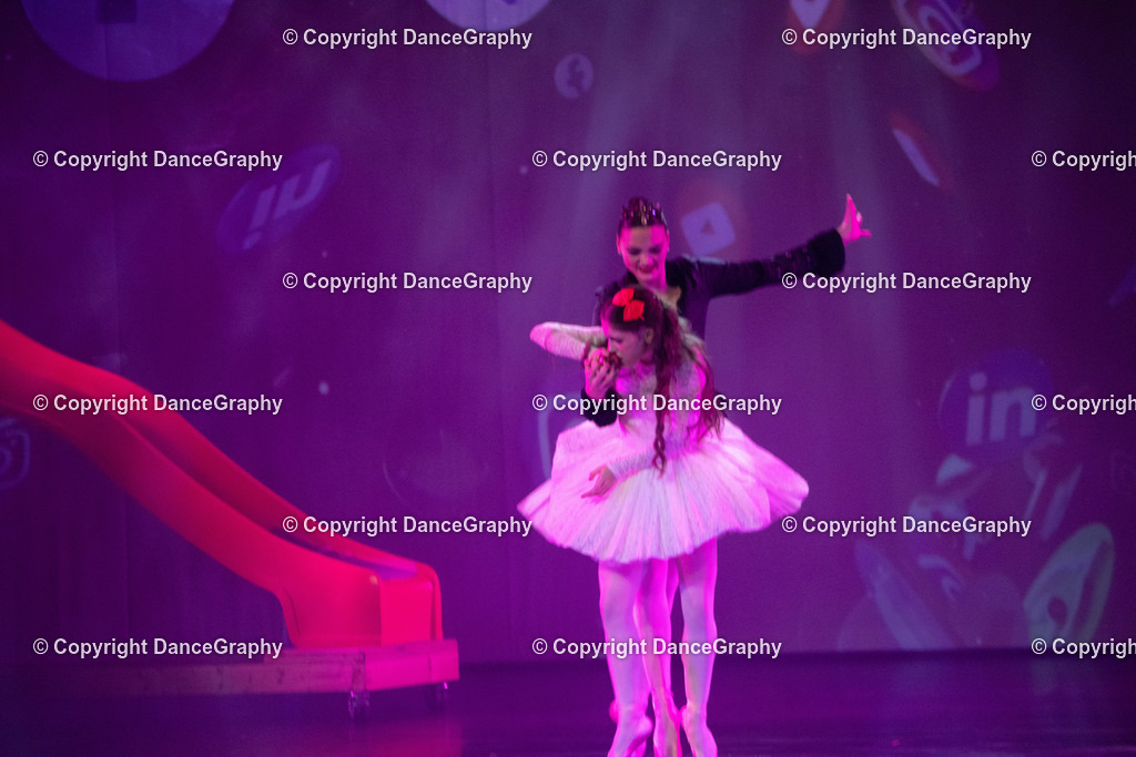 GPHY2239 | DanceGraphy - Realisiert mit Pictrs.com