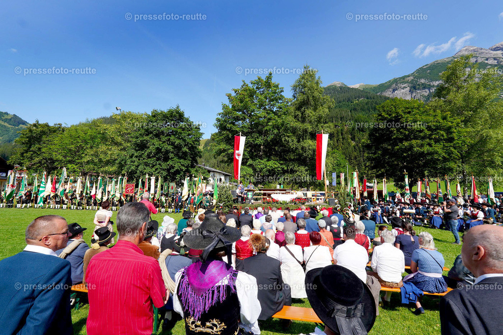 a-news-2023-Juli23-Regimentsschuetzenfest-FELDMESSE-ww-DSC02206 | Info aus dem Bezirk Reutte/Ausserfern Tirol sowie eine umfangreiche Bilddatenbank über die gesamte Region: Lechtal, Talkessel Reutte, Tannheimertal, Zwischentoren. Lech, Plansee, Zugspitze, Grenztunnel, B179, Fernpassstraße, Verkehr, Lawinen, Tradition, - Realisiert mit Pictrs.com