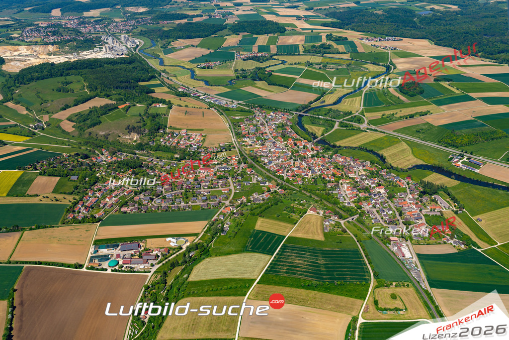 Die Luftaufnahme Ebermergen - Harburg wurde 2021 mittels Flugzeug (keine Drohne) erstellt. Hohe Auflösung -für große Poster und Wandbilder geeignet!