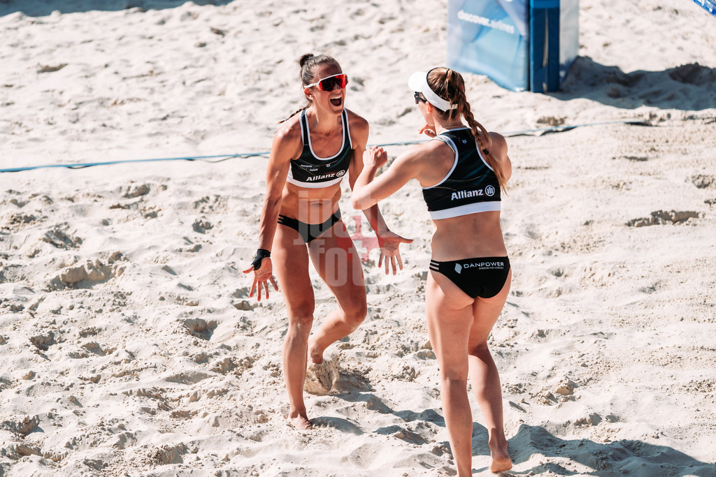 Beachvolleyball | Frauen | Allianz German Beach Tour 2025 | Tourstop Bremen | 12.06.2025 | v.l. Sophie Sarnighausen und Maja Rosko jubeln