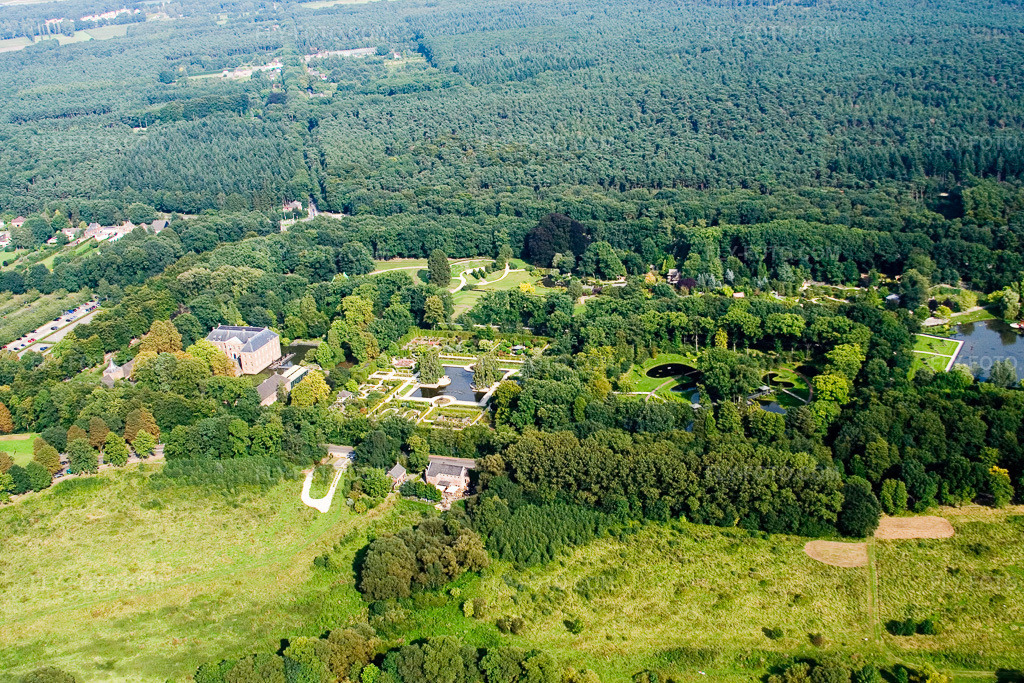 Aerial view: View of the town in Arcen in the state Limburg, Netherlands. – Photo: IMG_12946.jpg taken on 08/31/2008 by Werner Riehm/FLY-FOTO.com – Resolution of the original: 3456 x 2304 px