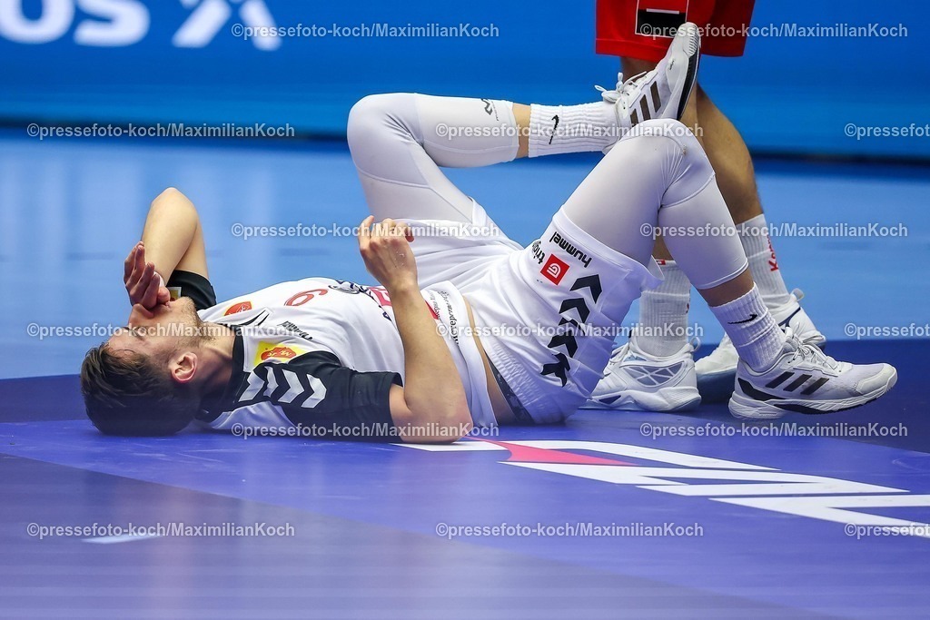 EHF20012601026 | 20.01.2026, Handball, Men's EHF EURO 2026, Nordmazedonien - Rumänien, Jyske Bank Boxen in Herning, Dänemark, Preliminary Round:  Igor Gjorgiev (North Macedonia #09) mit Schmerzen auf dem Boden liegend