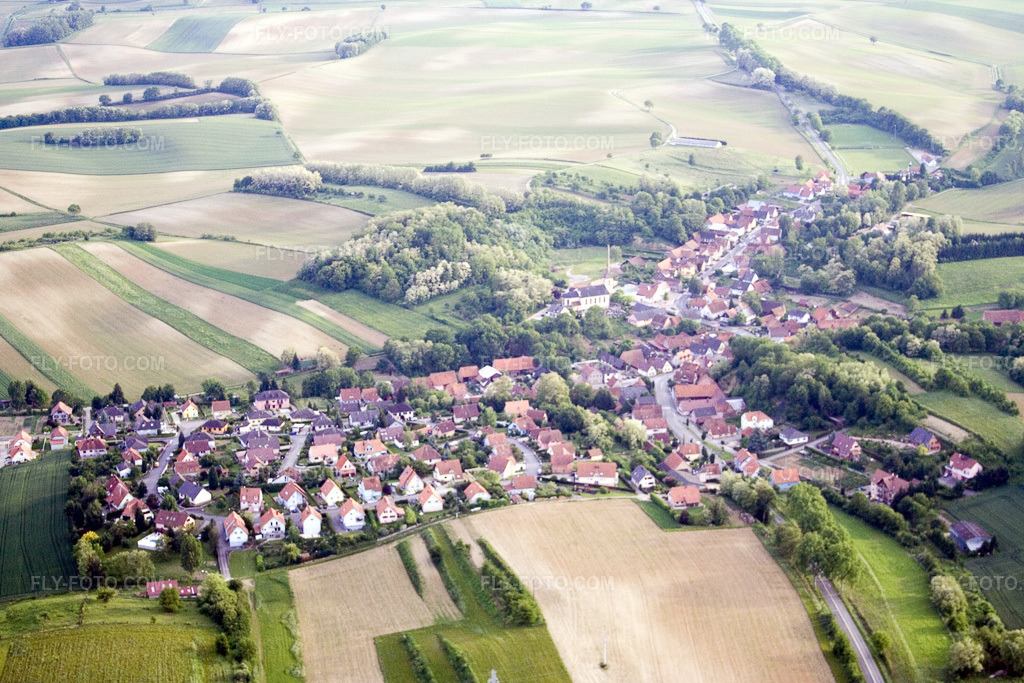 Aerial view: View of the town in Neewiller-près-Lauterbourg in the state Bas-Rhin, France.Photo: IMG_2391.jpg taken on 06/04/2006 by Werner Riehm/FLY-FOTO.comResolution of the original: 3456 x 2304 px