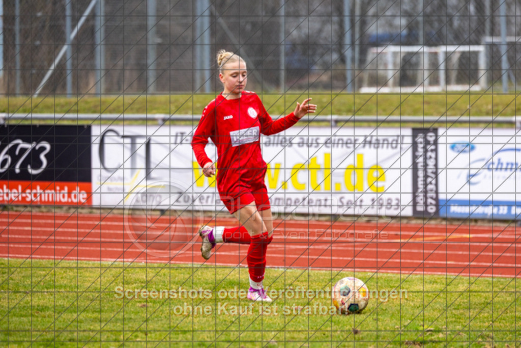 20250316_132253_0166 | #,1.FC Donzdorf (rot) vs. SpVgg Gröningen-Satteldorf (schwarz), Fussball, Frauen-Verbandsliga Württemberg, 13. Spieltag, Saison 2024/2025, Rasenplatz Lautertal Stadion, Süßener Straße 16, 73072 Donzdorf, 16.03.2025 - 13:00 Uhr,Foto: PhotoPeet-Sportfotografie/Peter Harich