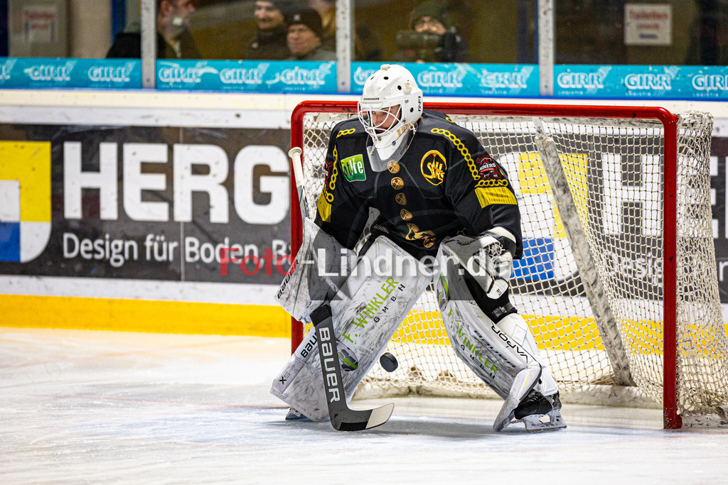 EHC Königsbrunn PINGUINE gegen TSV Peißenberg MINERS | Eishockey Bayernliga Herren Playoffs Viertelfinale 2024/25 - Spiel 1 von 7, EHC Königsbrunn PINGUINE gegen TSV Peißenberg MINERS, 20250207,Xaver NAGEL (MINERS Goali 80) beim Aufwärmen,2025-02-07 in Peißenberg (Eisstadion Peißenberg)Xaver NAGEL (MINERS Goali 80)Copyright: WolfgangxLindner foto-lindner.de