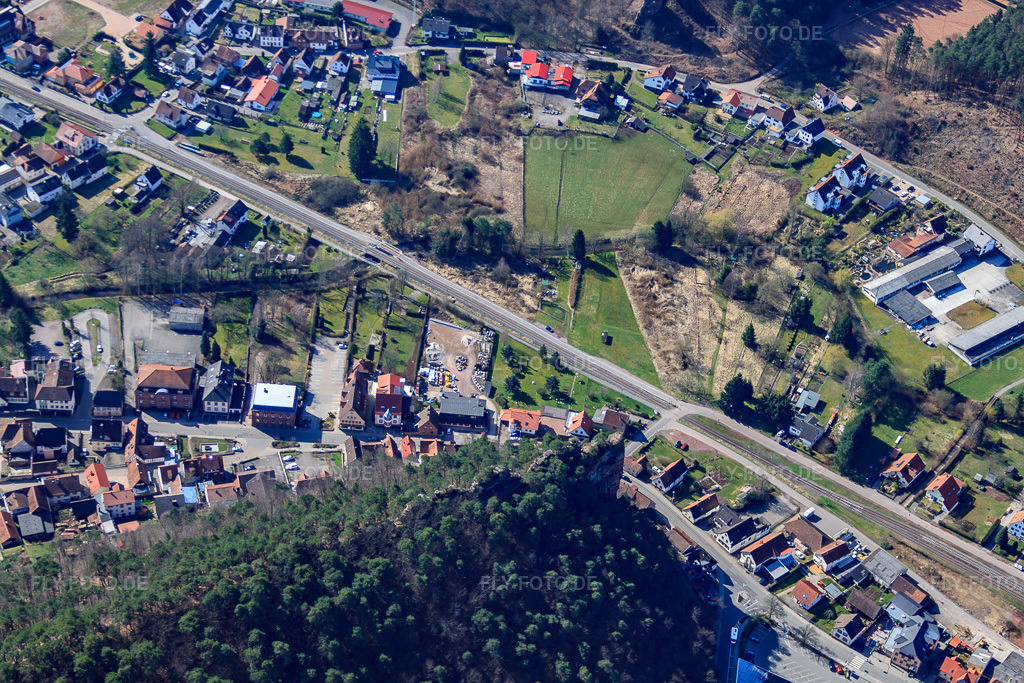 Luftbild: Jungfernsprung in Dahn im Bundesland Rheinland-Pfalz in Deutschland. Foto: IMG_38405.jpg vom 20.03.2011 durch Werner Riehm/FLY-FOTO.deAuflösung des Originals: 4752 x 3168 px
