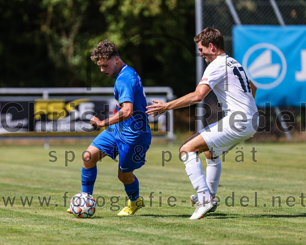2023-07-22_105_FC_Eitting_gegen_FC_Moosinning | Eitting, Deutschland, 22.07.2023:
Fußball, Kreisliga 2023 / 2024, Testspiel, FC Eitting gegen FC Moosinning, Endergebnis: 0:4

Niclas Noll (FC Eitting, #14), Christian Reiser (FC Moosinning, #17)

Foto: Christian Riedel / fotografie-riedel.net