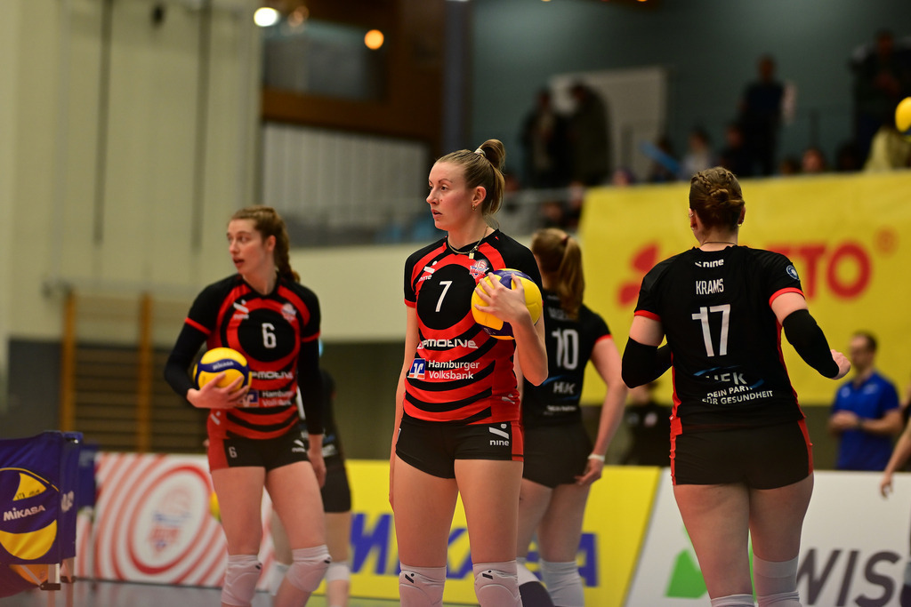 Volleyball I Frauen I Saison 2025-2026 I Bundesliga I 12. Spieltag I ETV Hamburger Volksbank Volleys - SSC Palmberg Schwerin | Der Sportfotograf. - Realisiert mit Pictrs.com