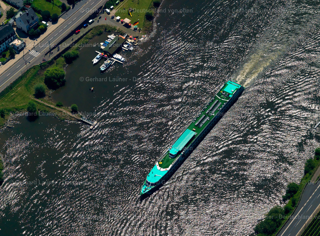 2721714 | Schiff auf der Mosel bei Burgen