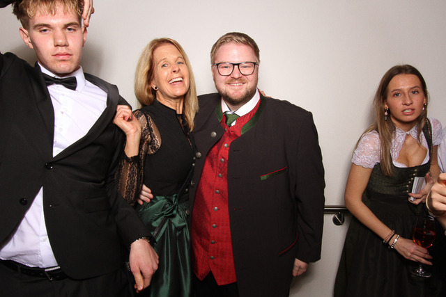 FotoKastl_Ball_MGV_Scholle_20250125_193 | Vermietung und Verleih von Fotobox mit Drucker in Kärnten, Völkermarkt, Klagenfurt, Wolfsberg, St. Veit, Villach. Für ihre Hochzeit, Polterabend, Geburtstagsfeier, Firmen Feier, Weihnachtsfeier. Anlieferung oder Selbstabholung mit Drucker  Fotos digital - Realisiert mit Pictrs.com