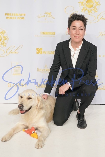 DSC09261 |  Dunja Hayali - 11. VITA Charity Gala
Im Friedrich-von-Thiersch-Saal im Kurhaus von Wiesbaden fand die VITA Charty Gala mit Dinner, Award, Tombola und Unterhaltung statt.
Deutschland, Wiesbaden, Kurhaus, 22.10.2022