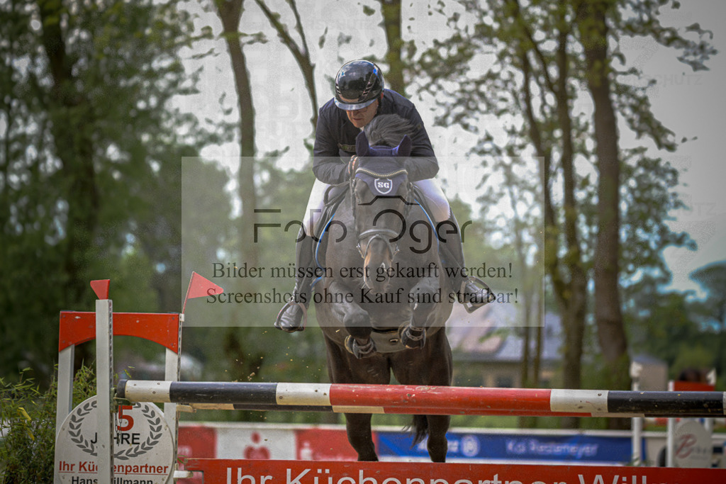 20240505-DOS_2369 | Entdecke hochwertige Reitturnierfotos von Foto Oger. Professionell, emotional und authentisch – jetzt Lieblingsmomente im Shop bestellen. - Realisiert mit Pictrs.com