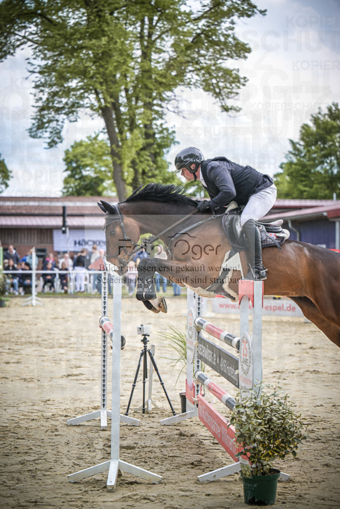 DOS_3051 | Entdecke hochwertige Reitturnierfotos von Foto Oger. Professionell, emotional und authentisch – jetzt Lieblingsmomente im Shop bestellen.Deutschlandweite Turnierfotografie. - Realisiert mit Pictrs.com