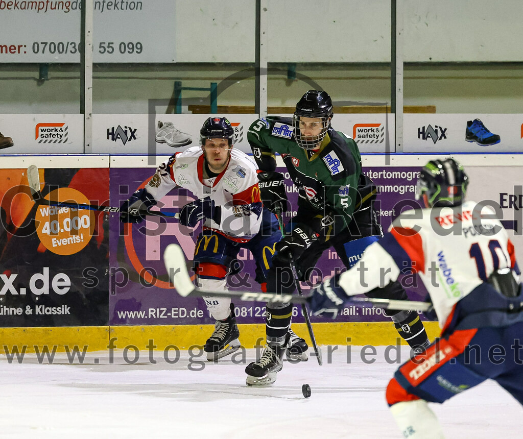 2023-01-13_030_TSV_Erding_gegen_VfE_Ulm-Neu-Ulm | Erding, Deutschland, 13.01.2023:
Eishockey, Bayernliga 2022 / 2023, 27. Spieltag, TSV Erding gegen VfE Ulm/Neu-Ulm, Endergebnis: 6:1

Florian Zimmermann (Erding Gladiators, #5)

Foto: Christian Riedel / fotografie-riedel.net