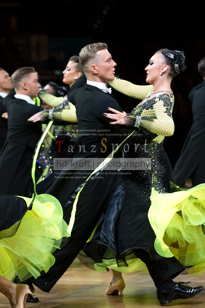 20241109_DM-Formationen_Vorrunde_3216 | Tanzsportbilder, Standardtanz, Lateintanz, WDSF, DTV, LTVB, dancecomp, goc, hessen tanzt, blaues band der spree, walzer, tango, wiener walzer, slowfox, quickstepp, samba, rumba, cha-cha-cha, paso doble. jive, hd-kroft photography, turniertanzsport