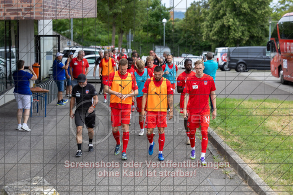 20250706_145410_0357 | #,TSG Salach (blau) vs. 1.FC Heidenheim (rot), Fußball, Freundschaftsspiel - WfV, Saison 2025/2026, Rasensportplatz, Staufenecker Str. 41, 73084 Salach, 06.07.2025 - 15:30 Uhr,Foto: PhotoPeet-Sportfotografie/Peter Harich