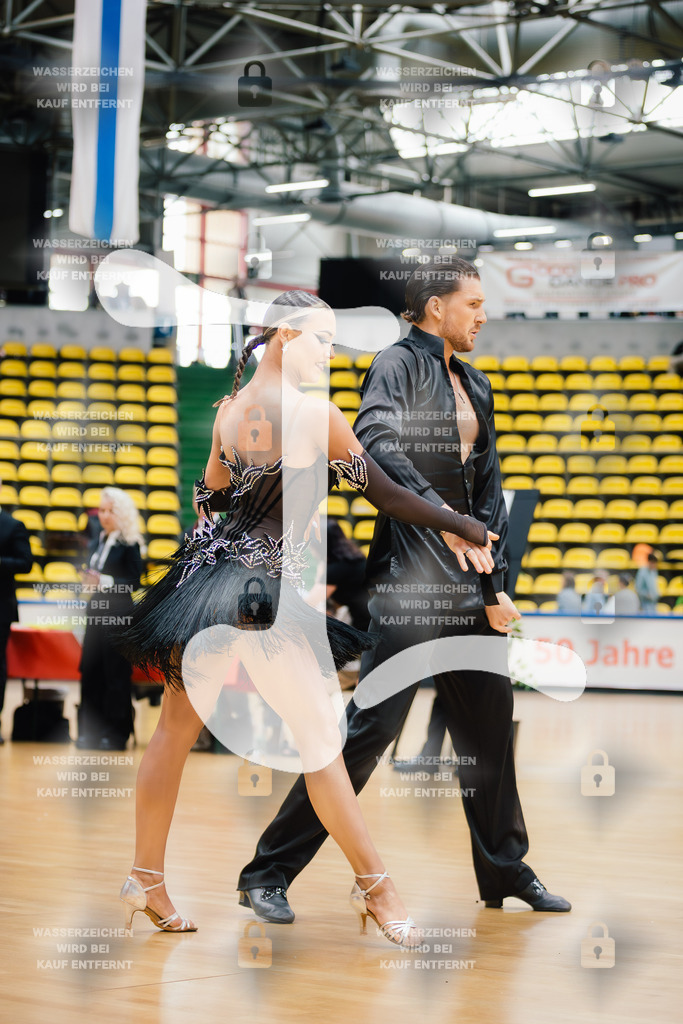 Hessen Tanzt WDSF International Open Latin 11th (43) Justin Lauer _ Rita Schumichin (TSC Saltatio Neustadt im TV 1860 Mußbach)-2025-05-18-4260 | Webshop for digital downloads and prints of dance sport, event & show photographer Julian Link - Realisiert mit Pictrs.com