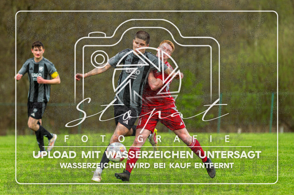 FGFSSCT-1032 | Justus Popp (FG Fulde-Stellichte #14) und Nico-Miguel Mohr (SC Tewel #11) beim Herren Kreisliga HK Spiel zwischen FG Fulde-Stellichte und SC Tewel im Lehrdestadion, Stellichte (Simon Paul Stopat) - Realisiert mit Pictrs.com