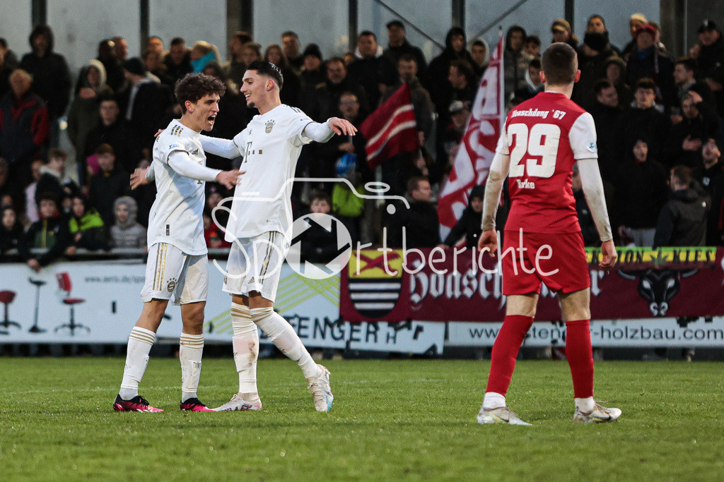 SV Heimstetten - FC Bayern Amateure | Wieder jubeln die Amateure - nach dem Treffer zum 1-2 durch Younes AITAMER (FCB #17)