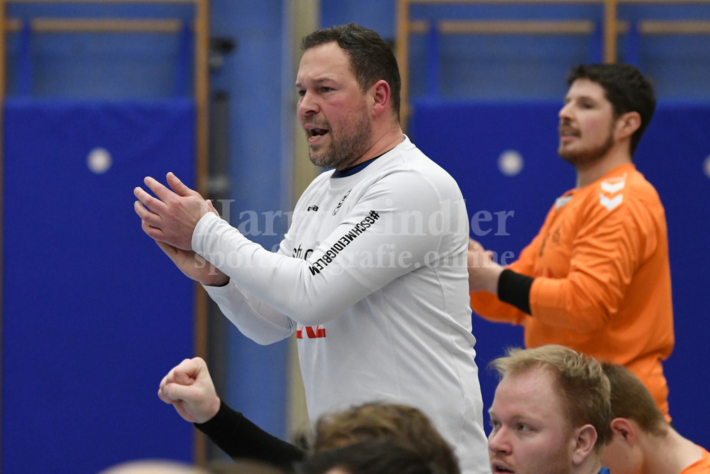 HC Deggendorf : Burghausen II | Deggendorf jubelt Co-Trainer Peter Gasz - Realisiert mit Pictrs.com