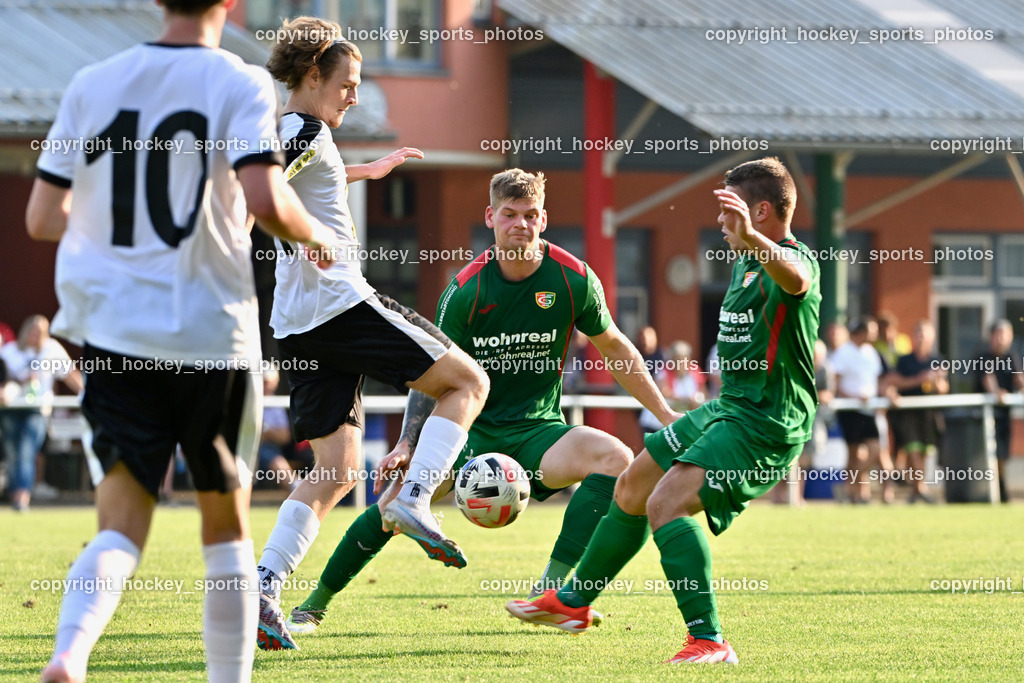FC Gmünd vs. SV Spittal 1921 | #18 Kristijan Jelic SV Spittal, #8 Domenik Steiner FC Gmünd, #14 Stephan Gigler FC Gmünd, FC Gmünd vs. SV Spittal 1921, FC Gmünd vs. SV Spittal 1921 am 27.08.2024 in Gmünd (Sportplatz Karnerau), Austria, (Photo by Bernd Stefan)