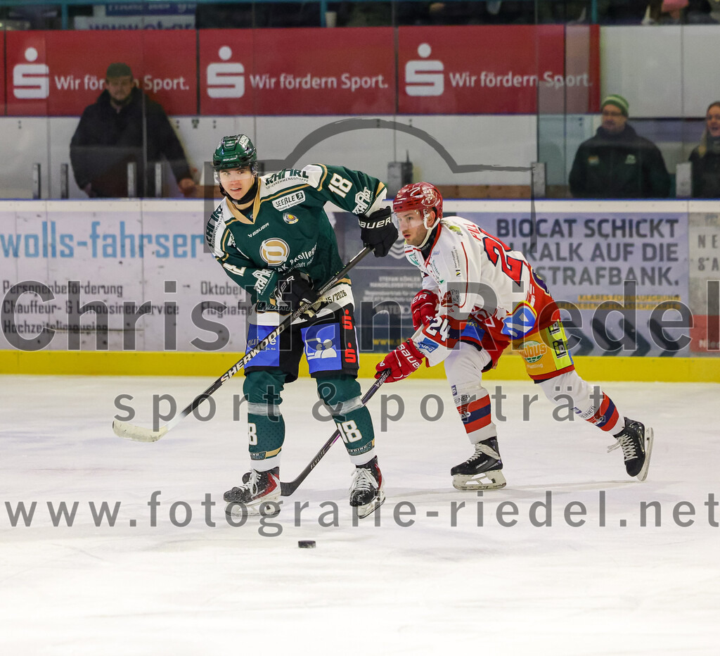 2026-02-20_069_TSV_Erding_gegen_Deggendorfer_SC | Erding, Deutschland, 20.02.2026:Eishockey, Oberliga Süd 2025 / 2026, 49. Spieltag, TSV Erding gegen Deggendorfer SC, Endergebnis: 4:1Luis Scheibengraber (Erding Gladiators, #18), Niklas Pill (Deggendorfer SC, #24)Foto: Christian Riedel / fotografie-riedel.net