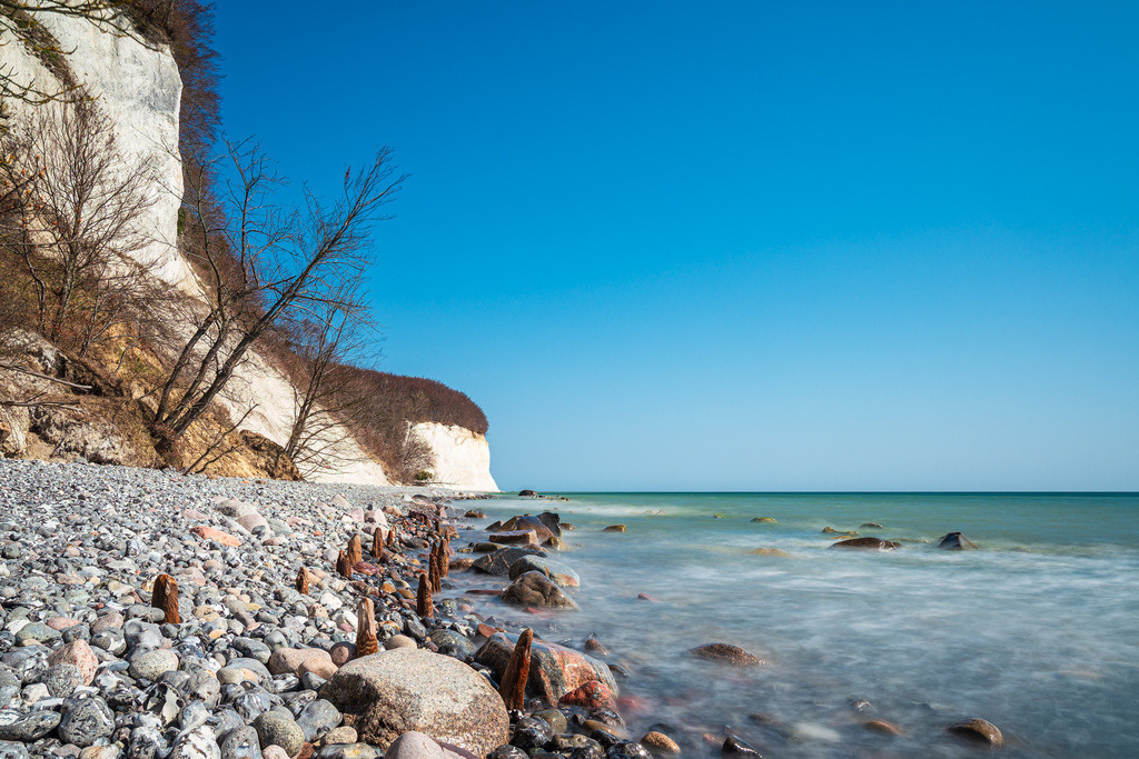 Kreidefelsen an der Küste der Ostsee auf der Insel Rügen | Kreidefelsen an der Küste der Ostsee auf der Insel Rügen.