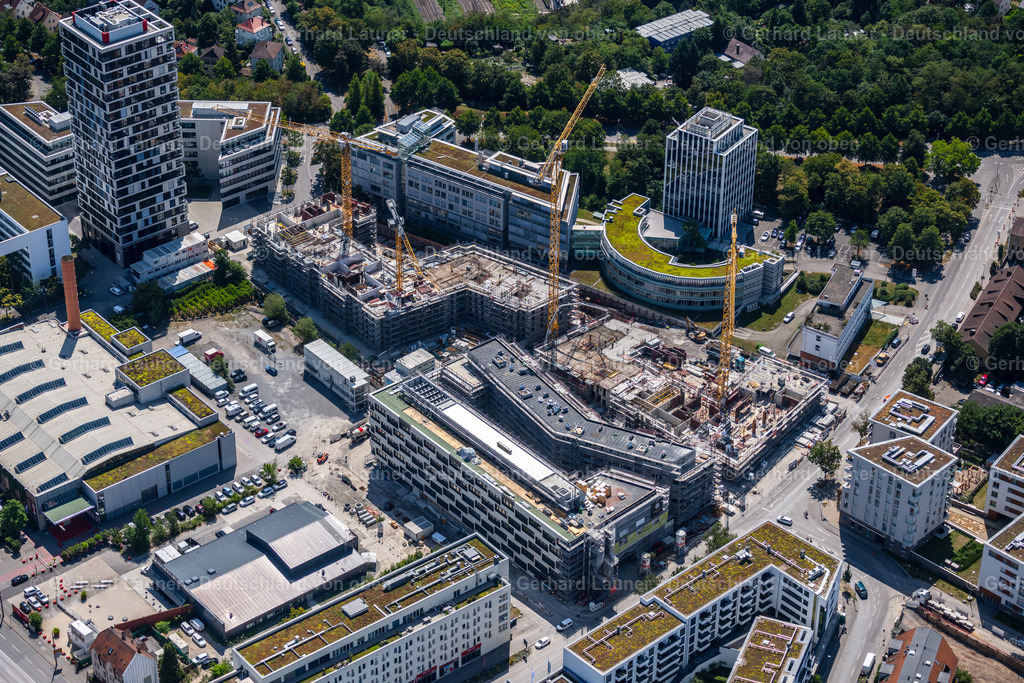 4034697 | STUTTGART 22.07.2020 Baustelle zum Neubau eines Mehrfamilien- Wohn- und Geschäftshauses MAYLIVING + MAYOFFICE an der Maybachstraße im Ortsteil Bahnhof Feuerbach in Stuttgart im Bundesland Baden-Württemberg, Deutschland. Weiterführende Informationen bei: GIEAG Immobilien AG,  Implenia AG,  KRESINGS ARCHITEKTUR GMBH,  Möhrle + Partner Freie Landschaftsarchitekten BDLA/IFLA,  kappes ipg GmbH. // Construction site for the new residential and commercial building MAYLIVING + MAYOFFICE on Maybachstrasse in the district Bahnhof Feuerbach in Stuttgart in the state Baden-Wurttemberg, Germany. Further information at: GIEAG Immobilien AG,  Implenia AG,  KRESINGS ARCHITEKTUR GMBH,  Moehrle + Partner Freie Landschaftsarchitekten BDLA/IFLA,  kappes ipg GmbH. Foto: Gerhard Launer