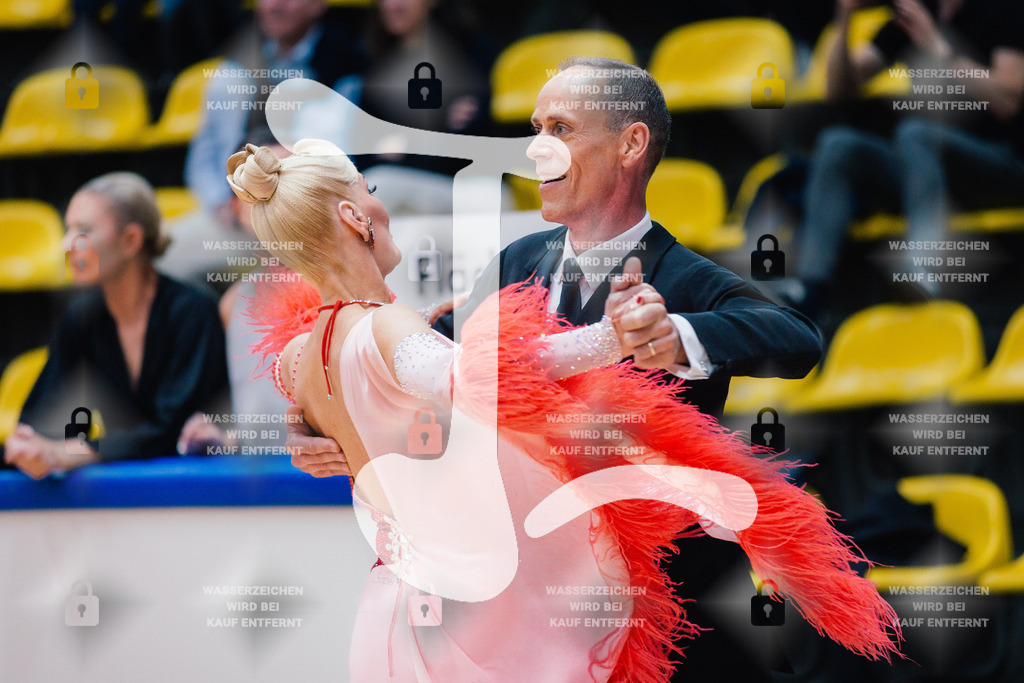 Hessen Tanzt WDSF Open Senior III Standard 11th (243) Bernhard Fuss _ Sonja Fuss (TTC Rot-Weiß Freiburg)-2025-05-17-9983 | Webshop for digital downloads and prints of dance sport, event & show photographer Julian Link - Realisiert mit Pictrs.com