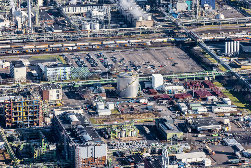 Luftbilder Dormagen -6797 | Technische Anlagen im Industriegebiet Chempark Dormagen im Ortsteil Chorweiler in Köln im Bundesland Nordrhein-Westfalen. Der Produktionsschwerpunkt des Standorts liegt auf der Entwicklung und Herstellung von Pflanzenschutzmitteln, Polymeren, Kunststoffen und Kautschuken - Realisiert mit Pictrs.com