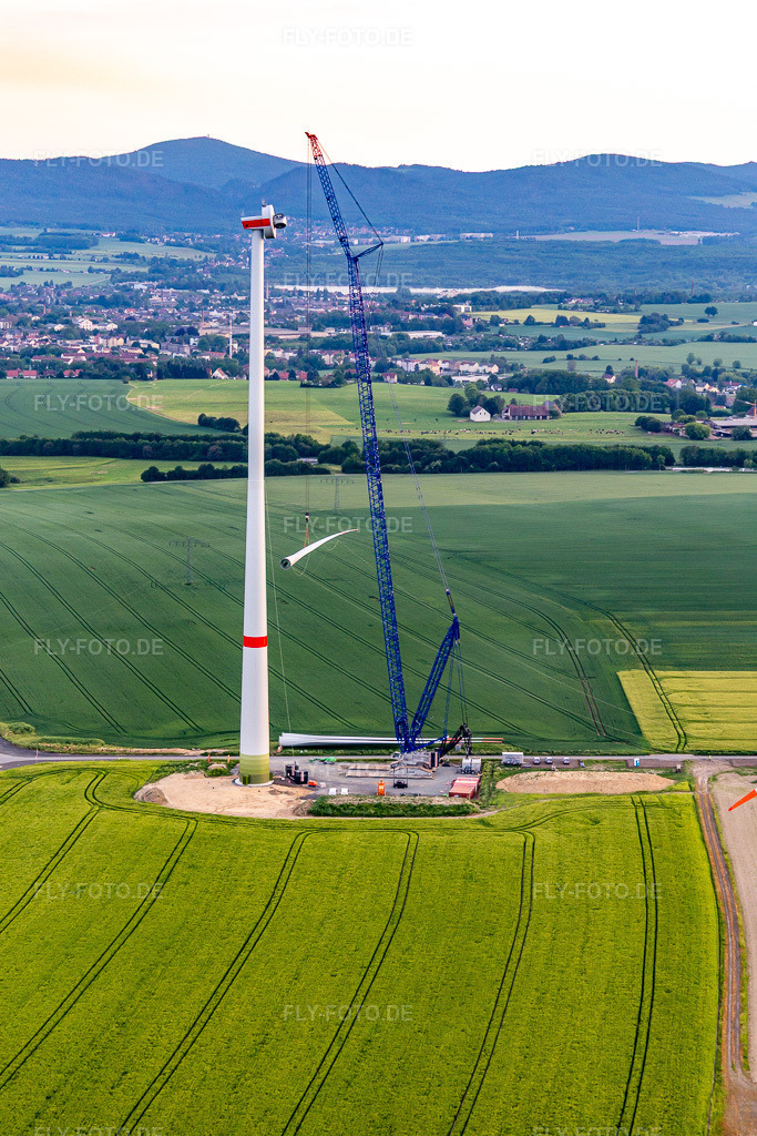 Luftbild: Baustelle eines Windrads am Windpark Oberseifersdorf der Alterric Deutschland GmbH und Energiequelle GmbH im Ortsteil Eckartsberg in Mittelherwigsdorf im Bundesland Sachsen in Deutschland. Foto: IMG_141627.jpg vom 23.05.2024 durch Werner Riehm/FLY-FOTO.deEnergiequelle - Energiewende machen wir | Energiequelle