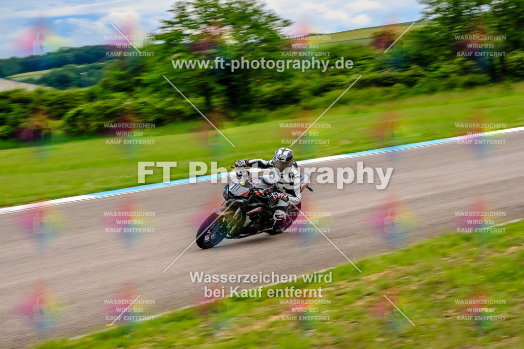 MotoTeam-3483 | Hier findet Ihr Bilder von Touristenfahrten auf der Nürburgring Nordschleife oder von anderen Veranstaltungen die ich besucht habe. Viel Spass beim Durch Schauen 