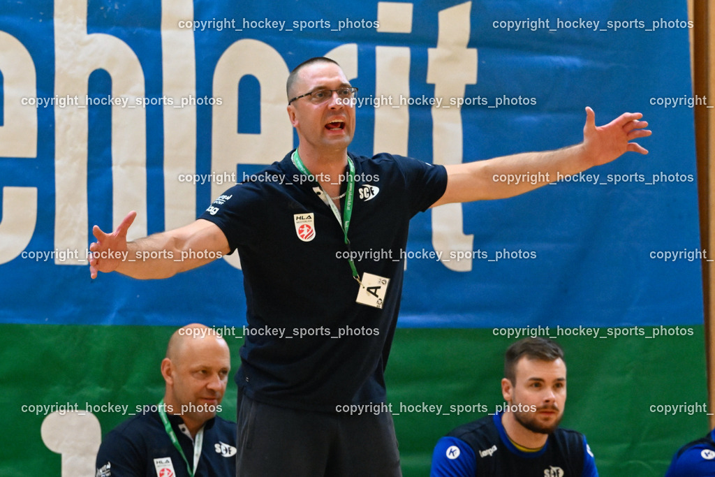 SC Ferlach vs. HC Linz AG 11.10.2023 | Headcoach SC Ferlach ARNAUDOVSKI Risto, MIKLIN Gerald, #33 STRIEBNIG Florian SC Ferlach, SC Ferlach vs. HC Linz AG 11.10.2023, SC Ferlach vs. HC Linz AG am 11.10.2023 in Ferlach (Ballspielhalle Ferlach), Austria, (Photo by Bernd Stefan)