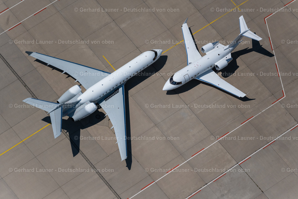 4046572 | FILDERSTADT 19.07.2021 Passagierflugzeuge auf der Parkposition - Abstellfläche auf dem Flughafen Stuttgart in Filderstadt im Bundesland Baden-Württemberg, Deutschland. Weiterführende Informationen bei: Flughafen Stuttgart GmbH. // Passenger airplanes in parking position - parking area at the airport Stuttgart in Filderstadt in the state Baden-Wuerttemberg, Germany. Further information at: Flughafen Stuttgart GmbH. Foto: Gerhard Launer
