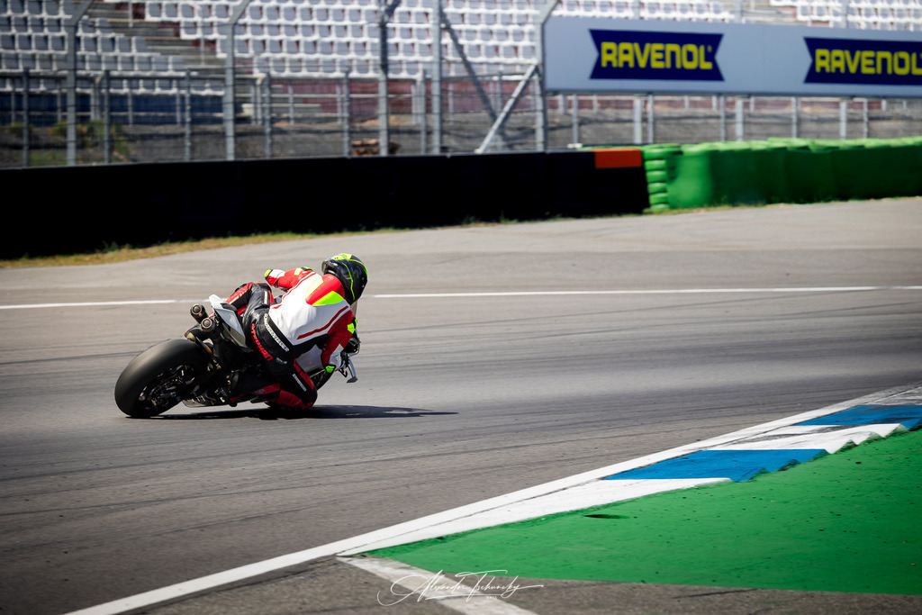 Ducati Trackday Hockenheimring 2026 | Entdecken Sie die faszinierende Welt von Alexander Tschuncky Arts: Kreative Fotografie, atemberaubende Automobilkunst und hochwertiger Bilderdruck. Lassen Sie sich inspirieren! - Realisiert mit Pictrs.com